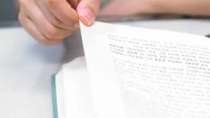 ورق زدن کتاب